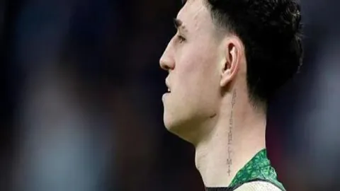 “澳网男单半决赛：辛纳VS谢尔顿 精彩对决回顾”